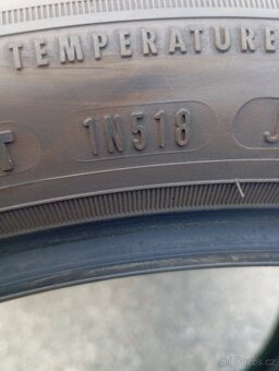 235/40/19 - 4