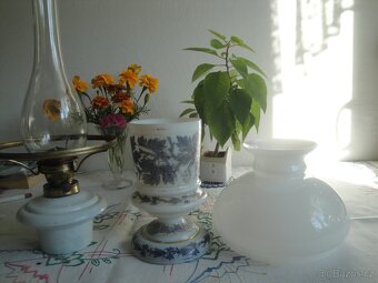 stará funkkční porcelánová petrolejová lampa - 4