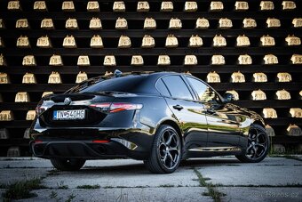 Alfa Romeo Giulia VELOCE Q4 - 4