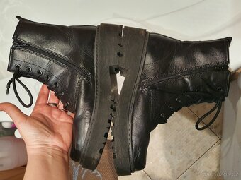 Divci cerne kotnikove boty 38 z CCC jako nove - 4
