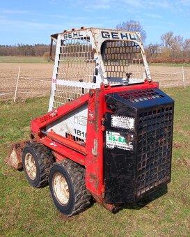 Smykový nakladač - 4