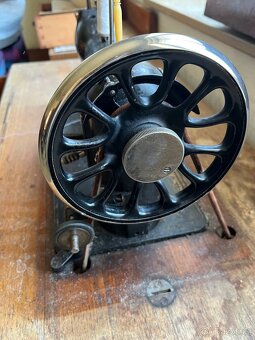 Starožitný šicí stroj Bobbin - 4
