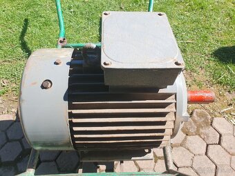 Asynchronní motor 15kw Elektromotor MEZ - 4