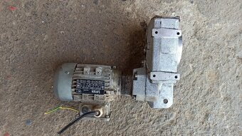 Elektromotory Lenze s převodovkou - 4