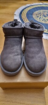 Ugg - 4