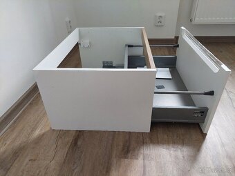 Koupelnová skříňka - nová nepoužita - 4