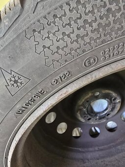 Sada zimních pneu Peugeot + disky + poklice - 4