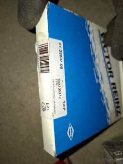 Kryty rozvodů v6 a zadní gufero kliky - 4