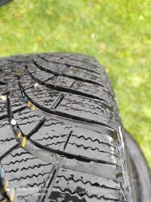 Prodám zimní pneu Goodyear - 4