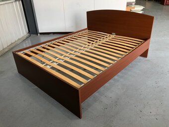 Prodám manželskou postel + Noční stolek ZDARMA - 4
