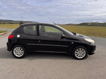 Peugeot 206+ 1.4i, 125xxx km, nová STK, bez koroze - 4