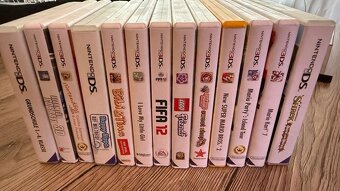 Nintendo 3DS XL v černé barvě + 13 her - 4