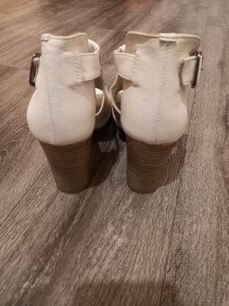 Kožené boty s otevřenou špicí vysokým podpatkem 41 - 4