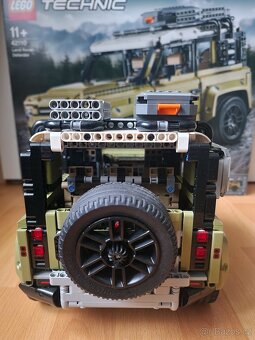 42110 Land Rover Defender - 4