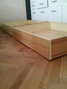 2 šuplíky na kolečkách - úložný prostor pod postel, - 4