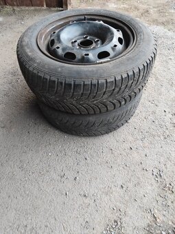 Prodám 2ks disků 6Jx14H2 ET43 + pneu 185/60/R14 82T - 4