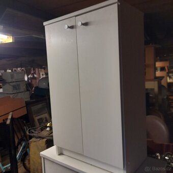 Skříňka bílá, v-84 cm , š-49,5 cm , h-30 cm - 4