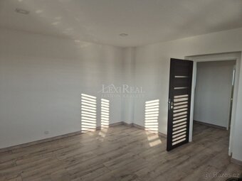 Pronájem bytu 3+1, 84 m2, balkon, sklep, Sluhy - 4