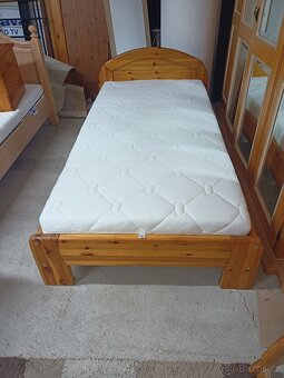 Prodám krásnou postel z masivu 100 x 200 cm - 4