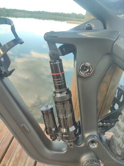 Prodám celoodpružené enduro XL Canyon Strive CF - 4
