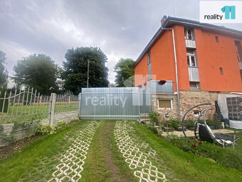 Prodej velkého rodinného domu - 2 byty, 1 nebytový prostor, - 4