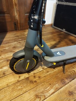 Elektrická koloběžka Aerium T350 Pro černá - 4