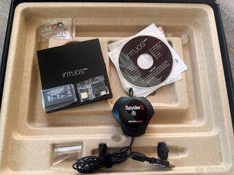 Wacom Intuos Pro M Tablet + Datacolor Spyder 5 - 4