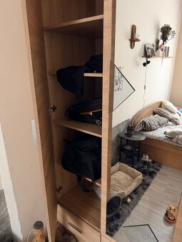 Postel, gauč, šicí stroj - 4