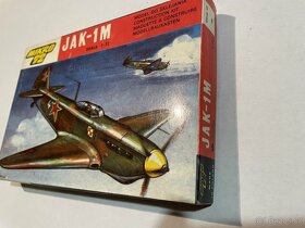 POLSKÝ plastikový model letadla JAK 1M - 4
