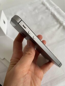 iPhone SE - 4