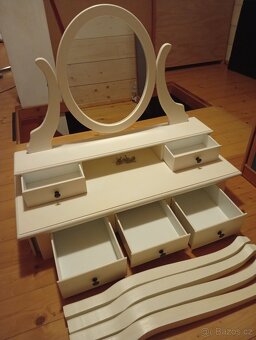 Kosmetický stolek - 4
