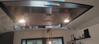 Krásná skleněná digestoř Whirlpool - 4