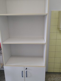 Nábytek z ordinace - 4