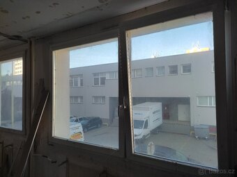 Plastové okna a balkónové sestava - 4