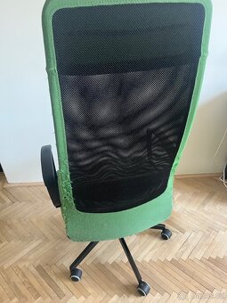 MARKUS Kancelářská židle zelená opotřebená - 4