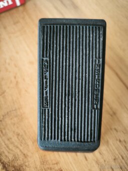 Wah-wah pedál Dunlop CBM95 Cry Baby mini - 4