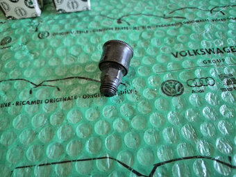 maznice vodního čerpadla Škoda 105 , 120 997410012 - 4