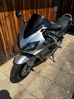 Honda CBR600F - 4