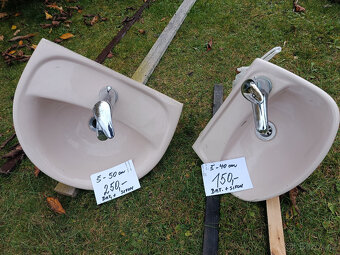 Prodám WC Geberit, umyvadla, desku s dřezem. - 4