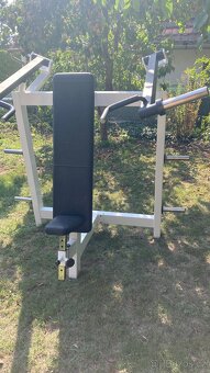 posilovací stroj na ramena - prsa Lax - 4