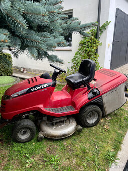 Zahradní traktor Honda HF2620, 122cm - 4