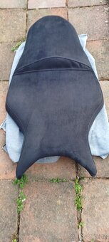 Yamaha MT-10 - alcantara sedlo - 4