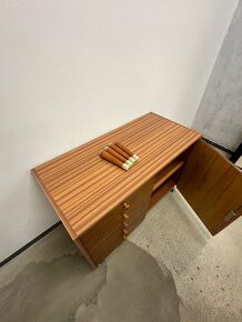 Dřevěná retro skříňka - 4