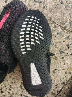 Adidas Yeezy Boost 350 V2 Carbon Beluga - 4