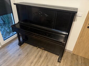 Piano PETROF - 4