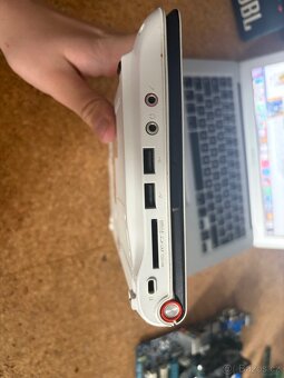 Acer aspire one ZG5 - 4