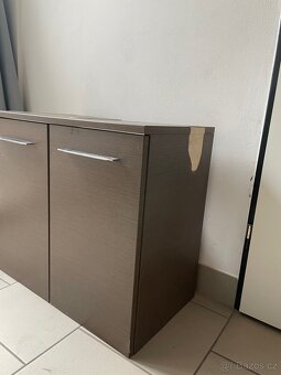 Koupelnové skříňky – pod umyvadlo + 2 závěsné - 4