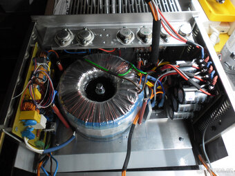 Laboratorní trojitý zdroj - 4