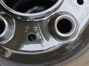 16" plechova kola + plastové kryty original BMW - 4