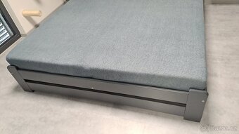 Postel z masivu 160x200 v odstínu antracit + rošt + šuplíky - 4
